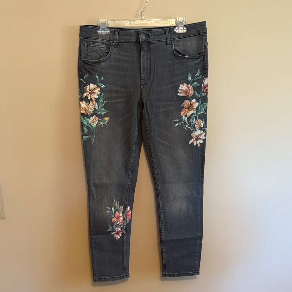 Floral Embroidered Ankle Jeans